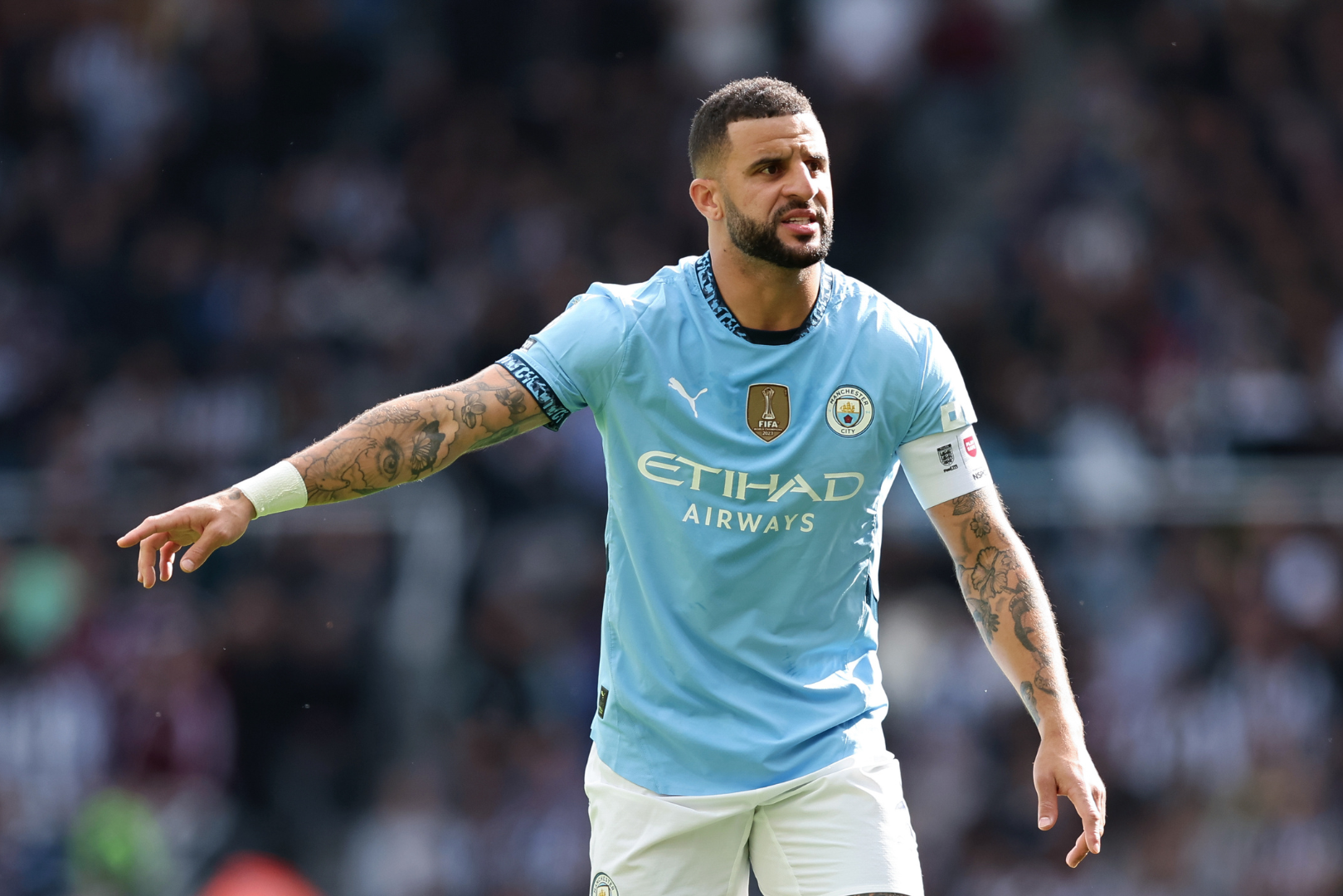 NEWCASTLE UPON TYNE, ENGLAND - SEPTEMBER 28: Kyle Walker of Manchester City reacts whilst wearing the captains armband during the Premier League match between Newcastle United FC and Manchester City FC at St James' Park on September 28, 2024 in Newcastle upon Tyne, England.